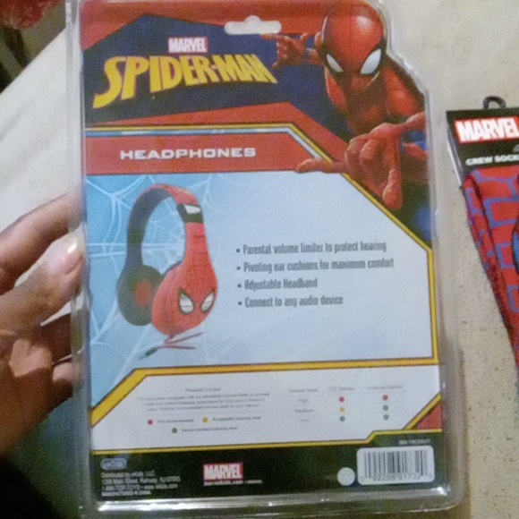 Spider-Man Headphones & Sucks Kids - Picture 2 of 7